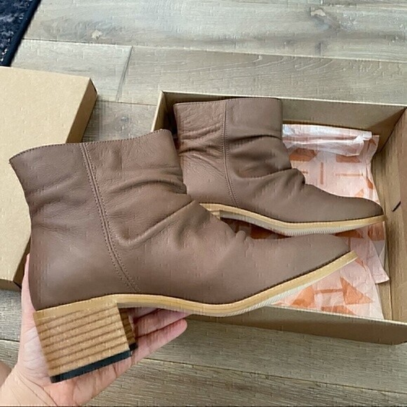 NWT Anthropologie Brown Booties - Picture 2 of 5